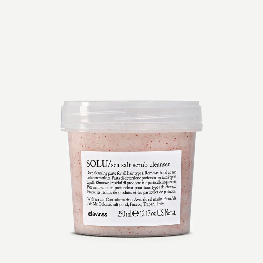 SOLU SEA SALT SCRUB CLEANSER Zeezout scrub pasta voor een dieptereiniging. Geschikt voor alle haartypen.