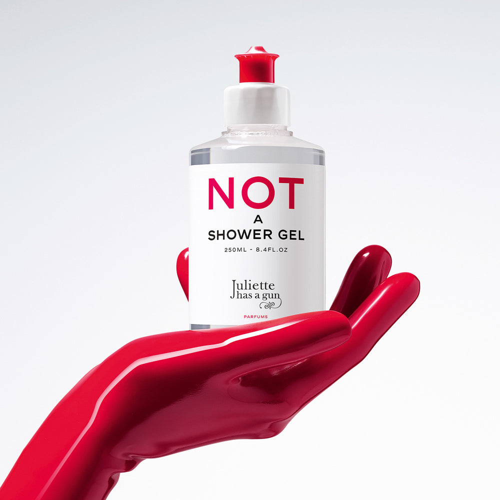 NOT A SHOWER GEL Not a Perfume is nu verkrijgbaar als douchegel. Not a Shower Gel omhult je huid met een zachte, muskusachtige geur