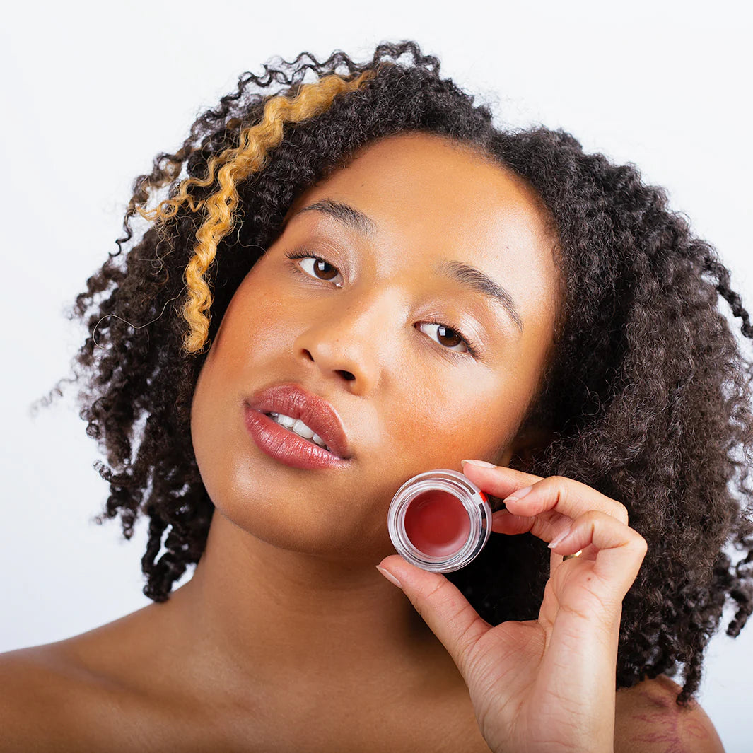 LA CRIQUE LIP & CHEEK BALM natuurlijke glowy finish resultaat