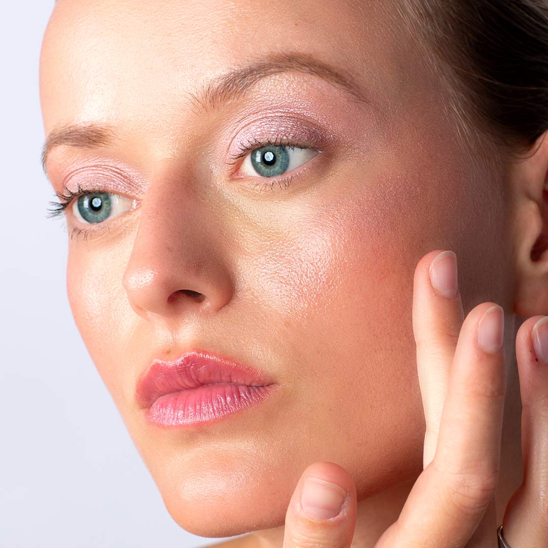 LA CRIQUE LIP & CHEEK BALM natuurlijke glowy finish resultaat