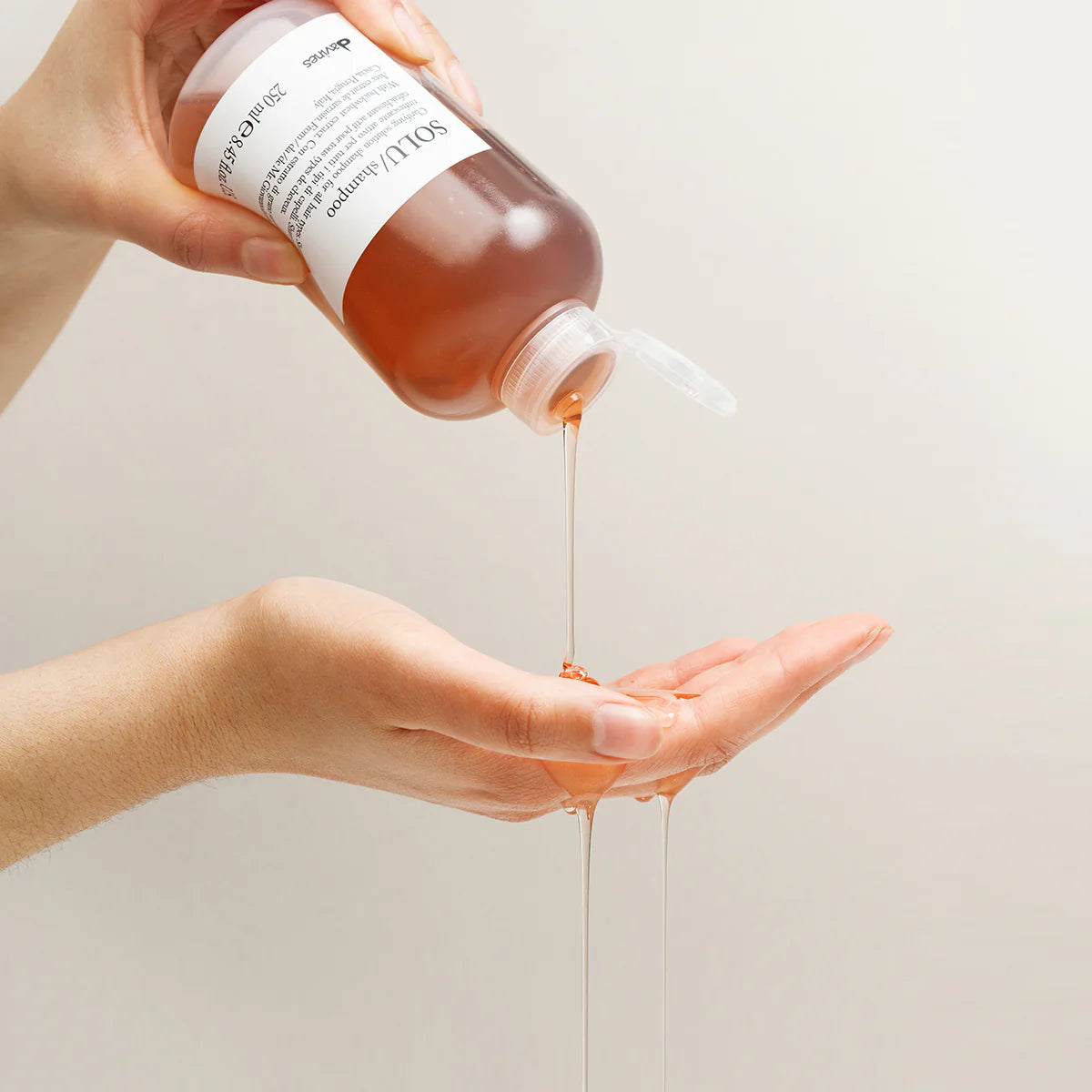 SOLU Shampoo Verfrissende shampoo actief voor de dieptereiniging van alle haartypen.