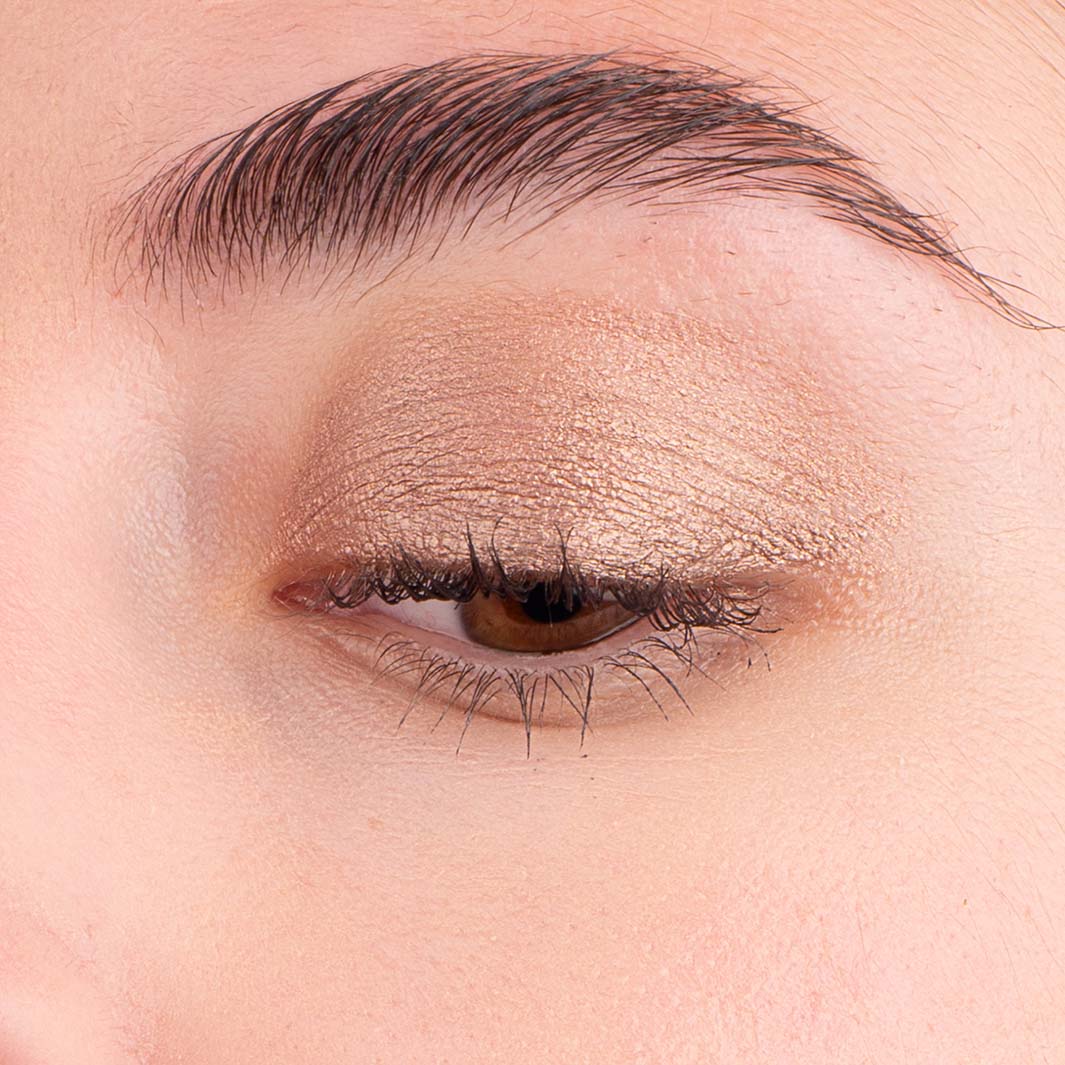 LIQUID EYESHADOW 04 ICED MACCHIATO 2-in-1 oogschaduw & highlighter