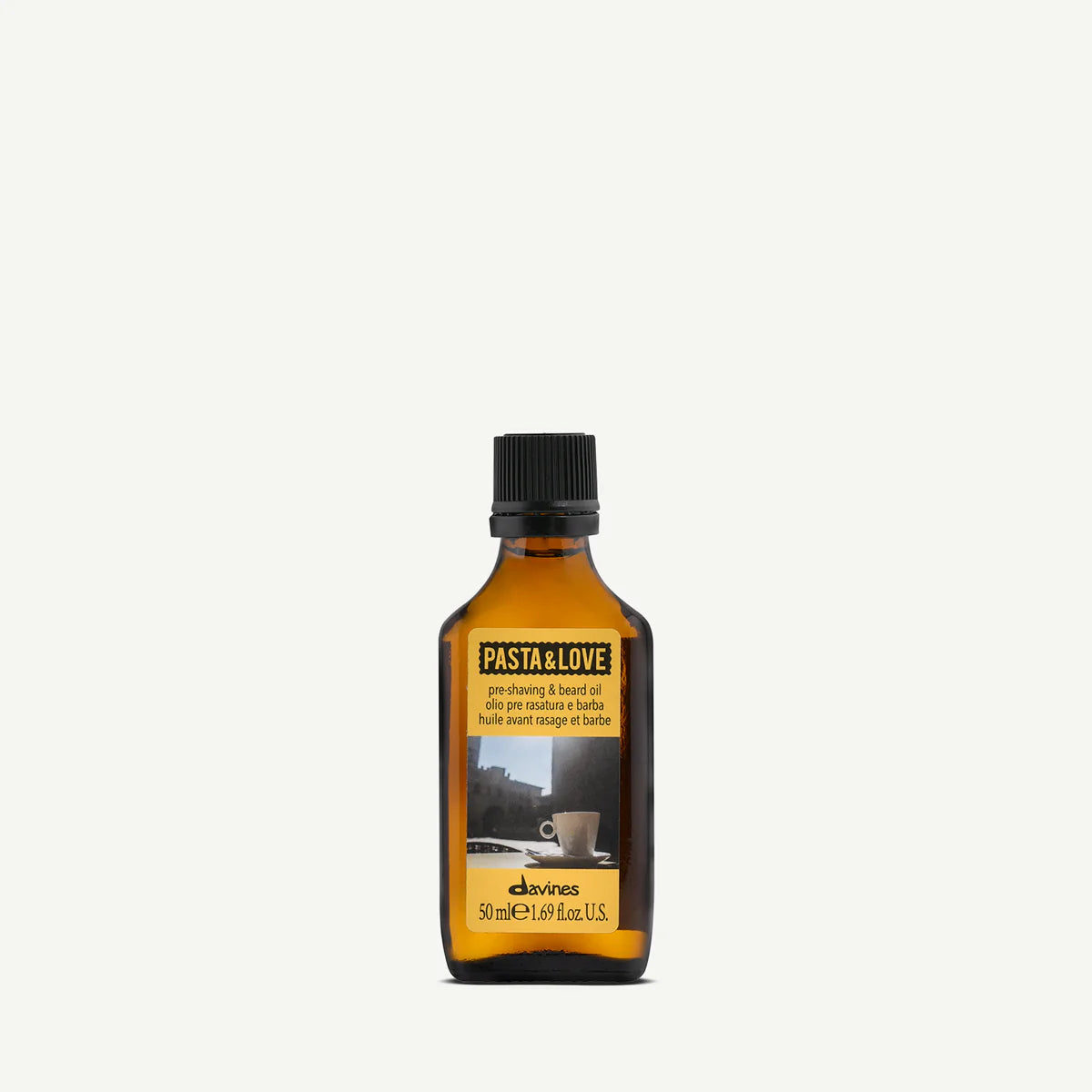 PRE-SHAVING & BEARD OIL Hydraterende olie, verrijkt met amandelolie en jojoba-olie.