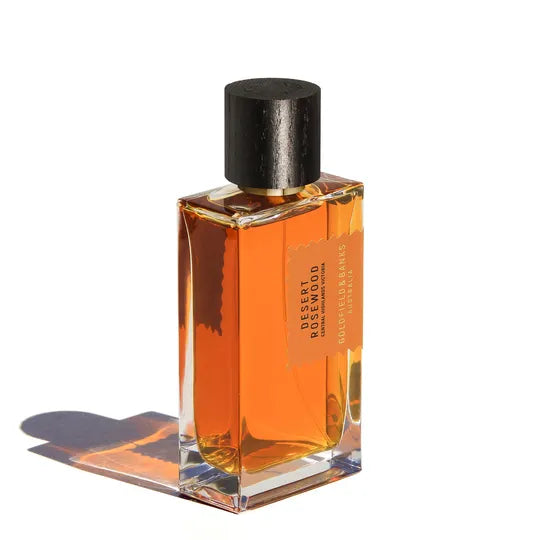DESERT ROSEWOOD PARFUM Warm amber, rijke houttonen & kruidige diepgang — zwoel, mysterieus, onmiskenbaar