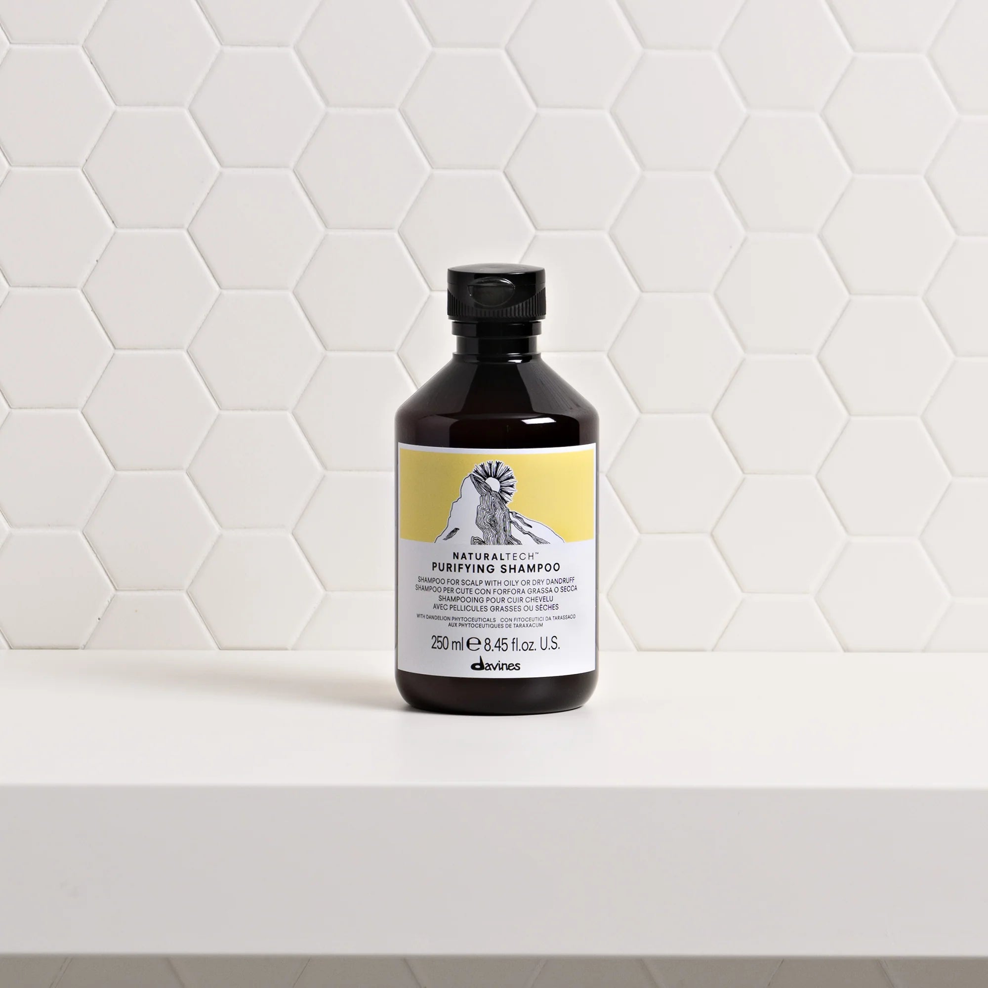PURIFYING SHAMPOO 250 ML Anti-roos shampoo voor een vette of droge hoofdhuid.