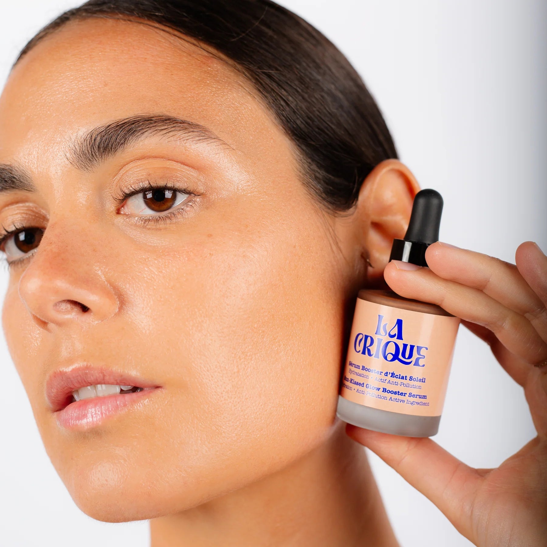 LA CRIQUE SUN RADIANCE BOOSTER kleurvoorbeeld op verschillende huidtypes