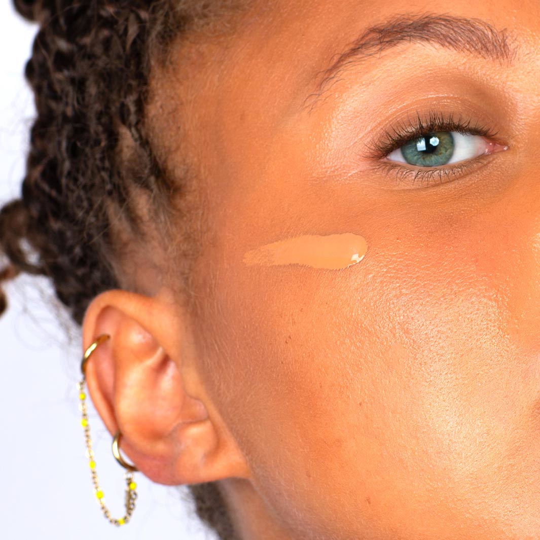 LA CRIQUE TINTED SERUM kleurvarianten op verschillende huidtypes kleur medium