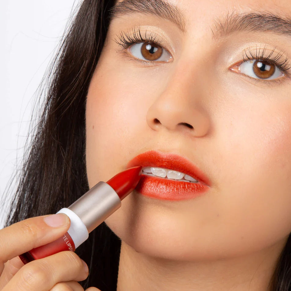 MATTE LIPSTICK Biologische matte lipstick die kleurt én verzorgt