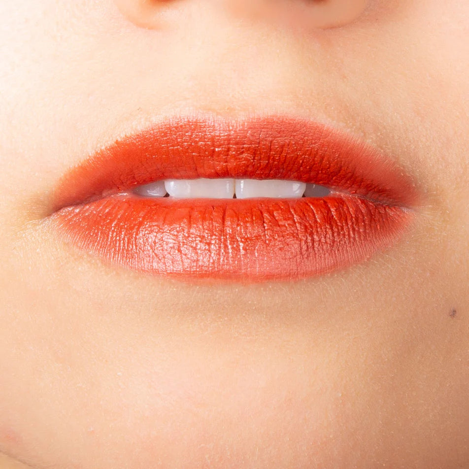 MATTE LIPSTICK Biologische matte lipstick die kleurt én verzorgt