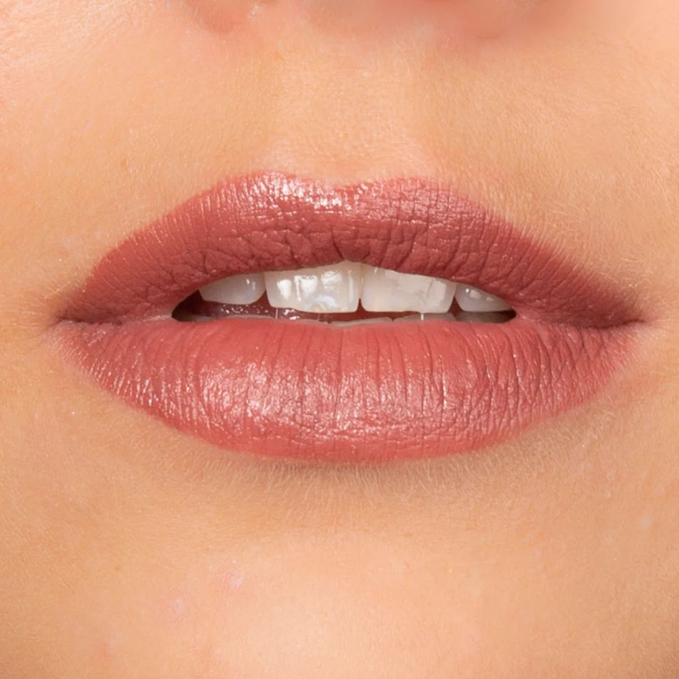 MATTE LIPSTICK Biologische matte lipstick die kleurt én verzorgt