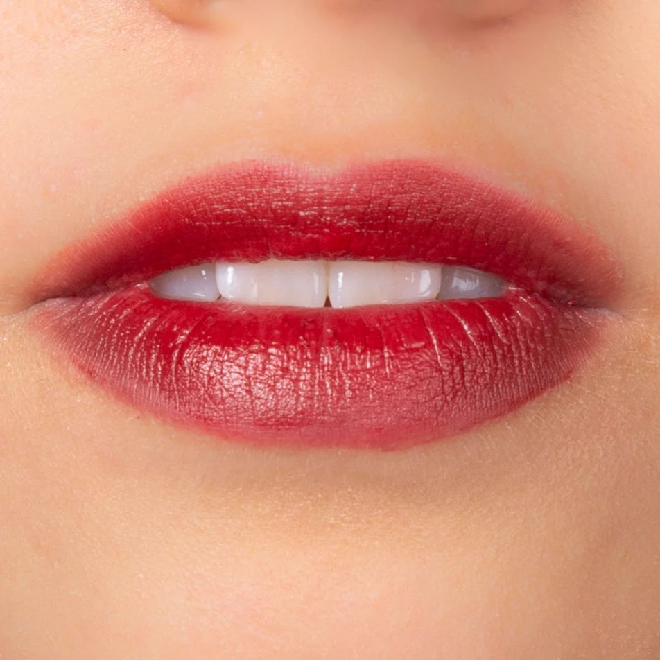 MATTE LIPSTICK Biologische matte lipstick die kleurt én verzorgt