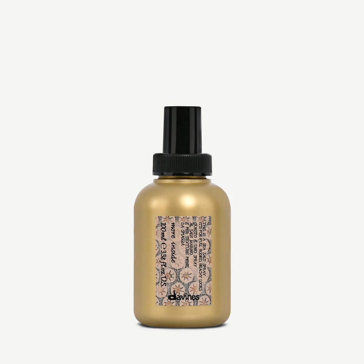 THIS IS A SEA SALT SPRAY Voor een warrige, stevige beach hair look met een matte finish.