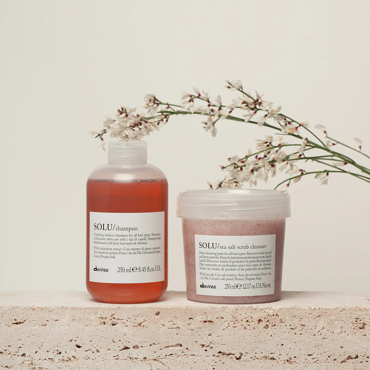SOLU SEA SALT SCRUB CLEANSER Zeezout scrub pasta voor een dieptereiniging. Geschikt voor alle haartypen.