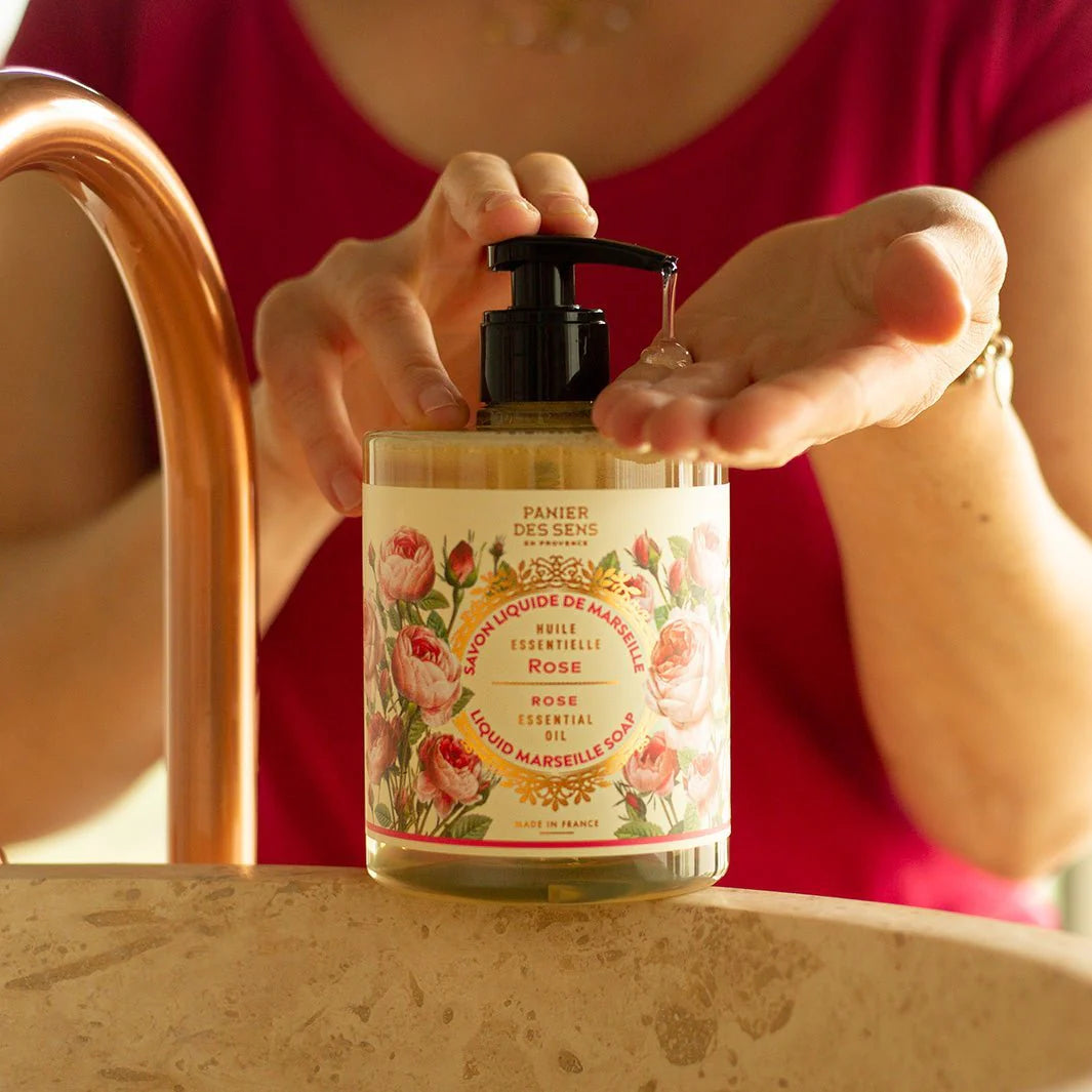 VLOEIBARE HANDZEEP REJUVENATING ROSE Zachte handzeep uit Zuid-Frankrijk met luxueuze rozengeur