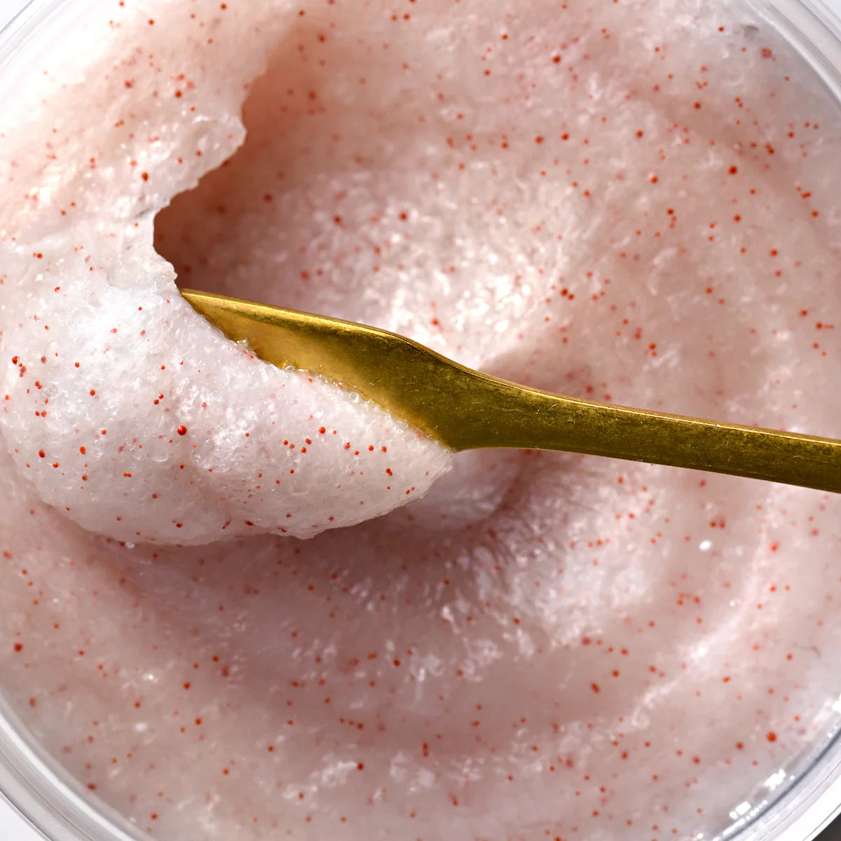 SOLU SEA SALT SCRUB CLEANSER Zeezout scrub pasta voor een dieptereiniging. Geschikt voor alle haartypen.