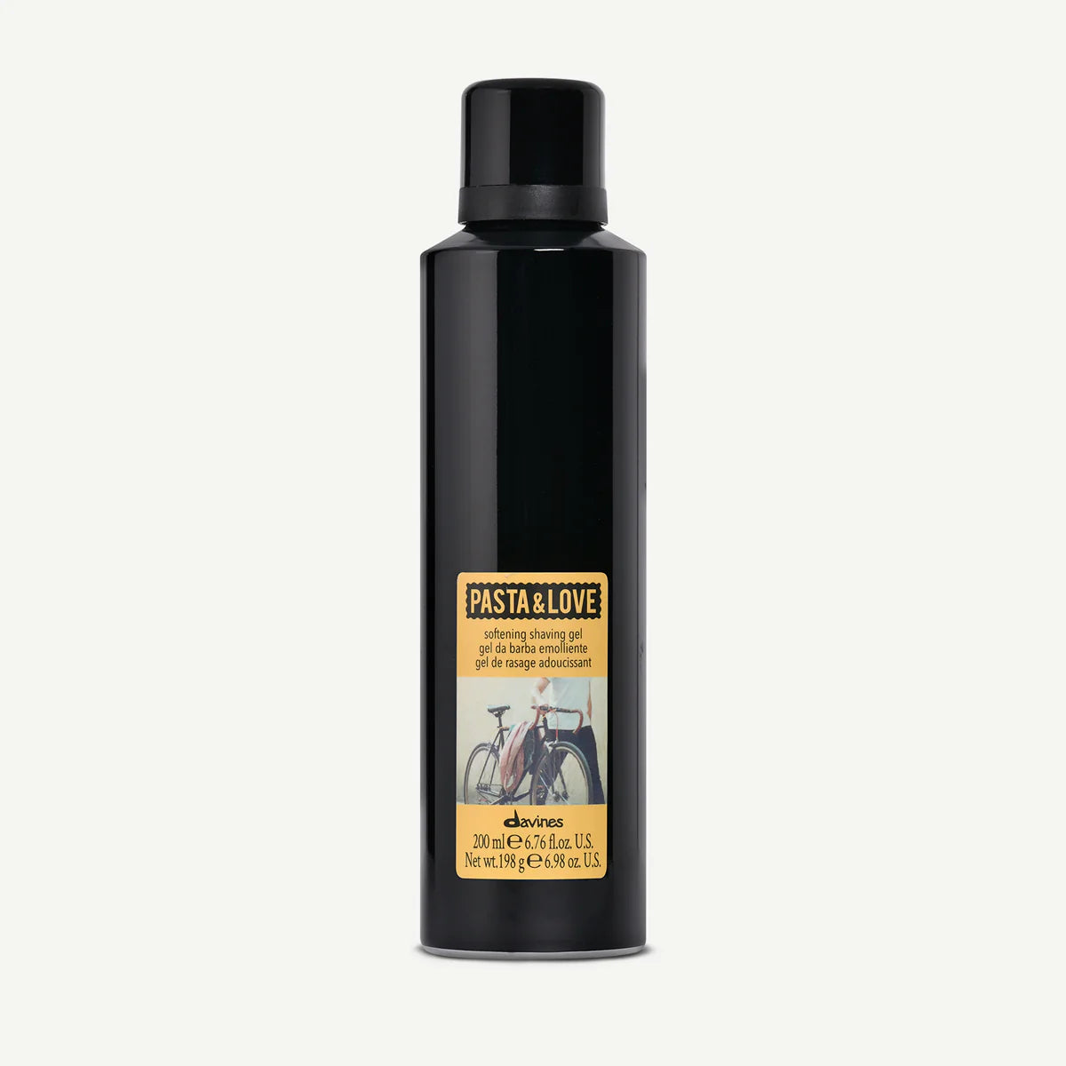 SOFTENING SHAVING GEL Gel-tot-mousse formule met een rijke textuur, inclusief Alkekengi extract.