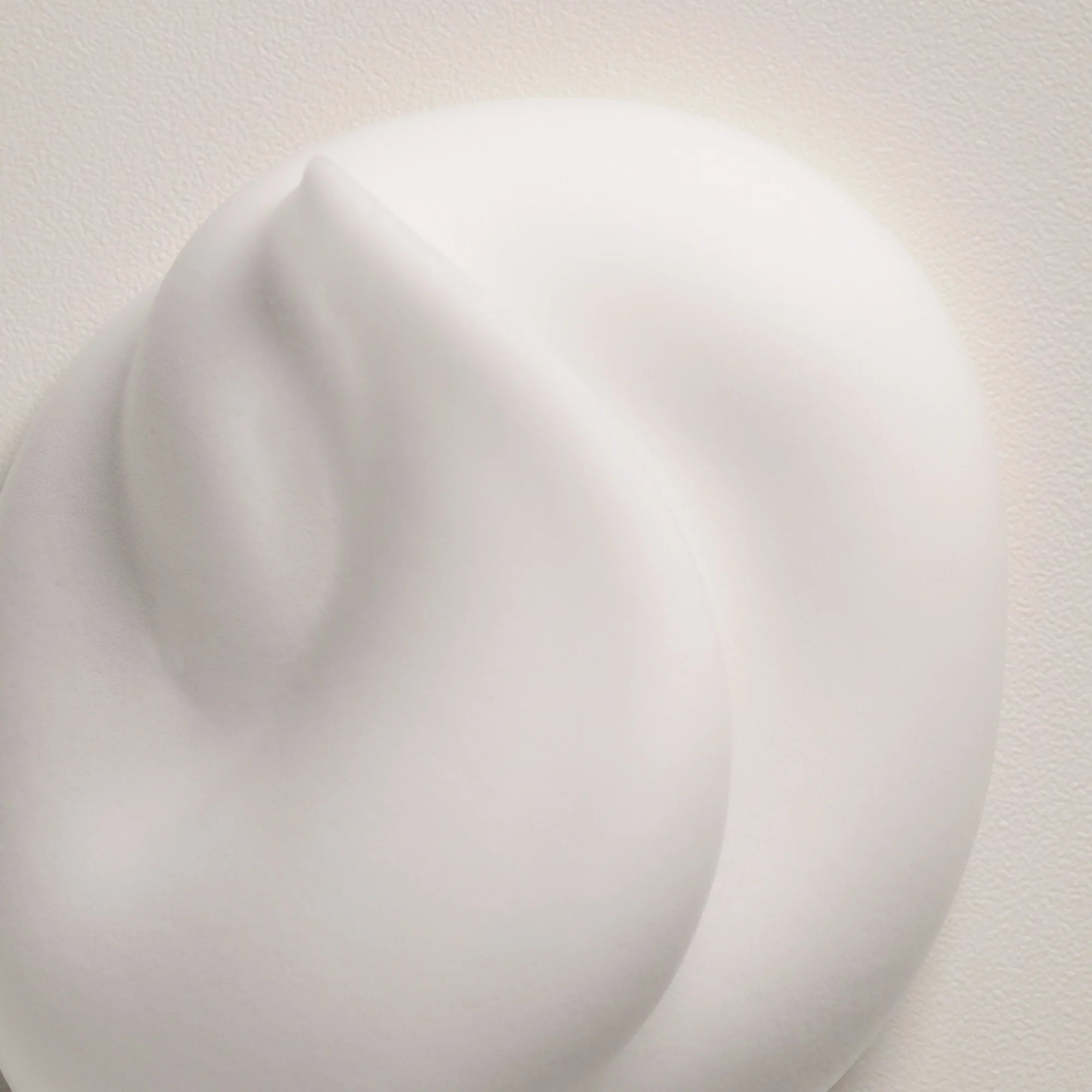THIS IS A CURL MOISTURIZING MOUSSE Krullen een hydraterende boost & meer definitie geven
