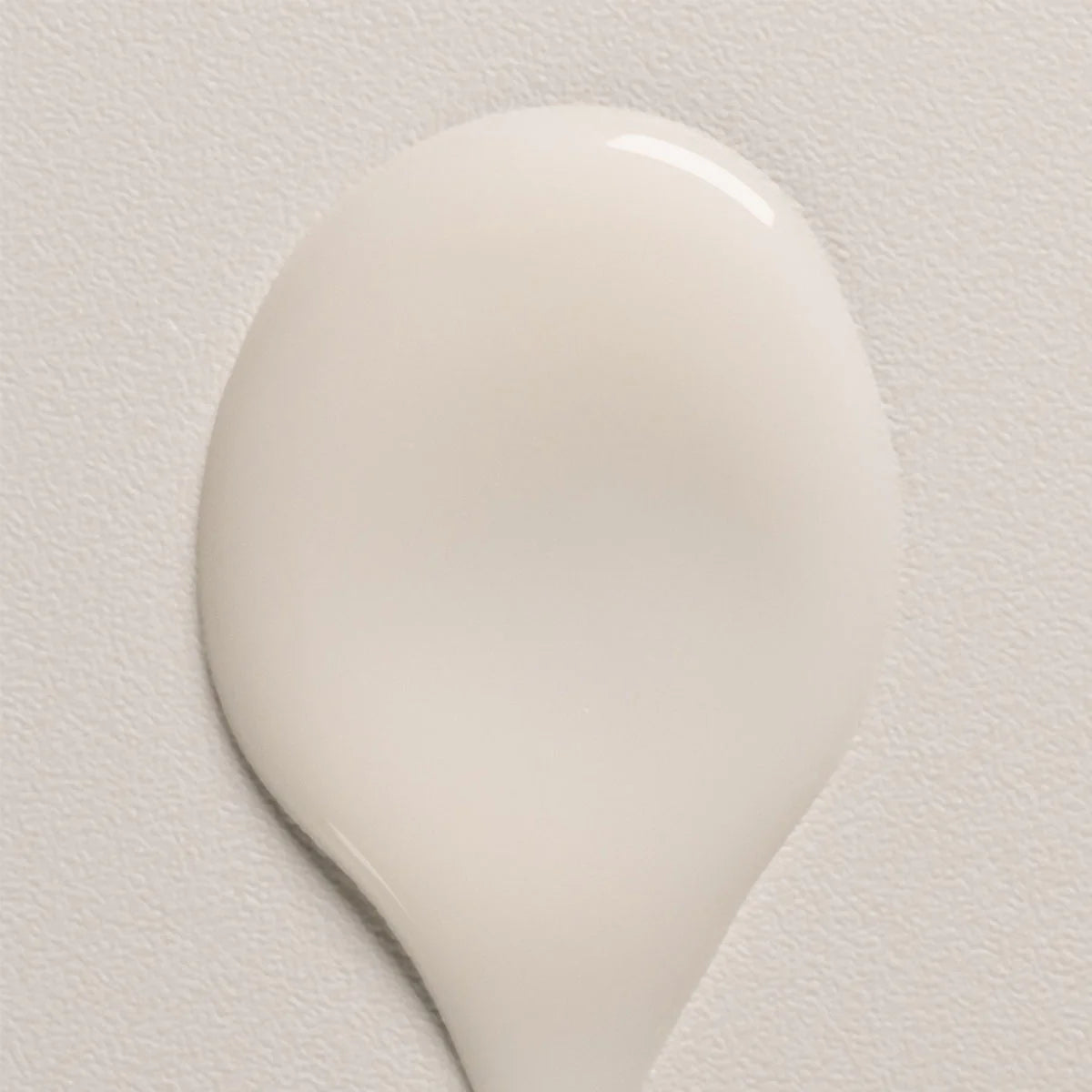 THIS IS SA CURL BUILDING SERUM Leave-in serum ideaal voor flexibele, krullende looks.